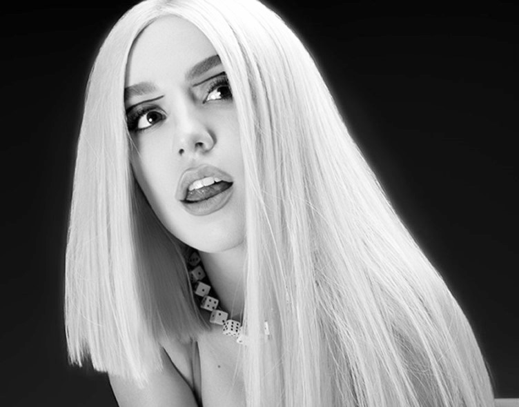 Портрет Ava Max